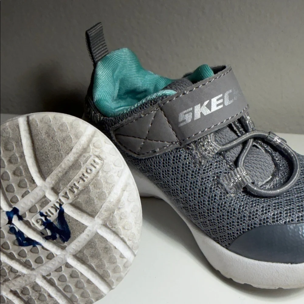 Skechers stylish sneakers